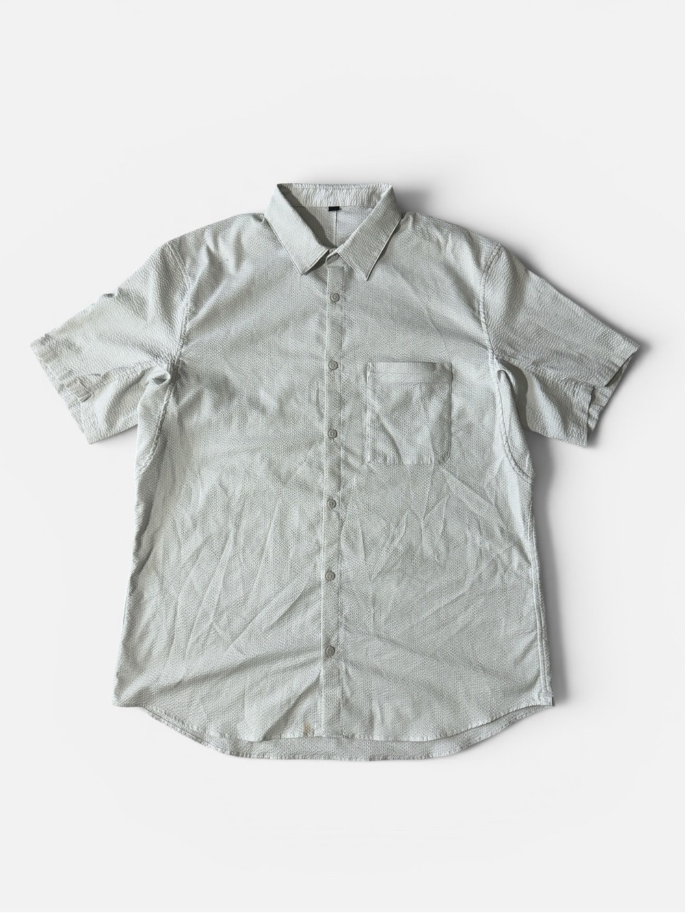 Lululemon mens 2XL XXL light grey seersucker button up short sleeve shirt EUC